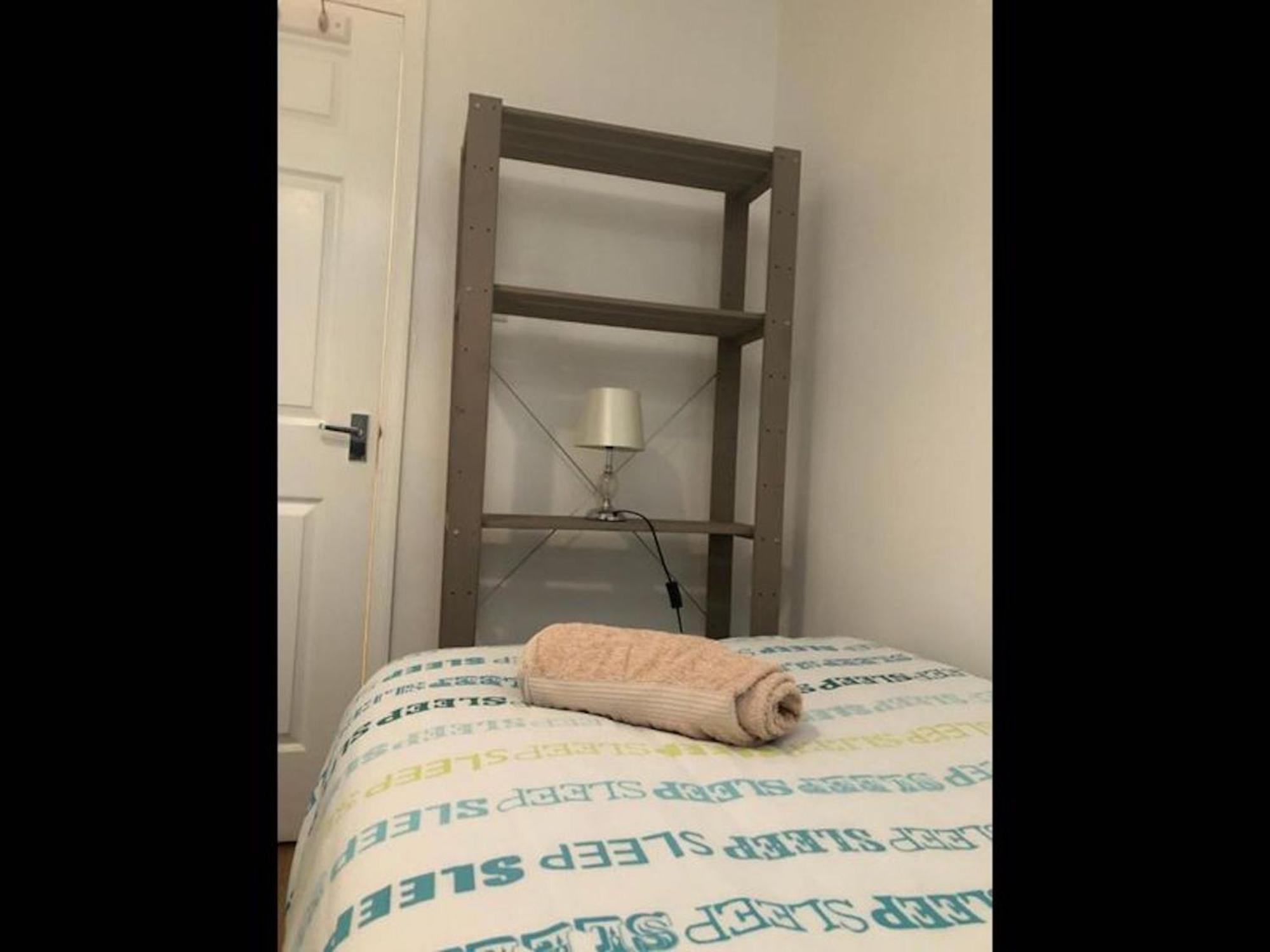 Small Modern Comfortable 2 Bedroom Cmyr Apartment *