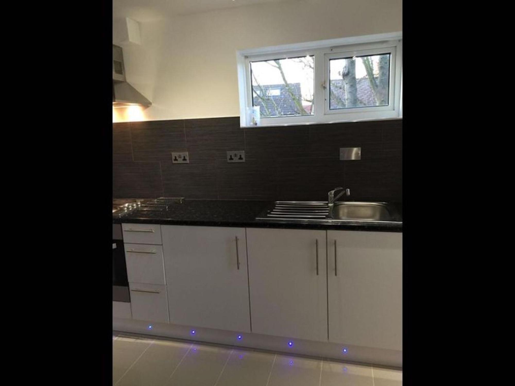 Apartment Small Modern Comfortable 2 Bedroom Cmyr *