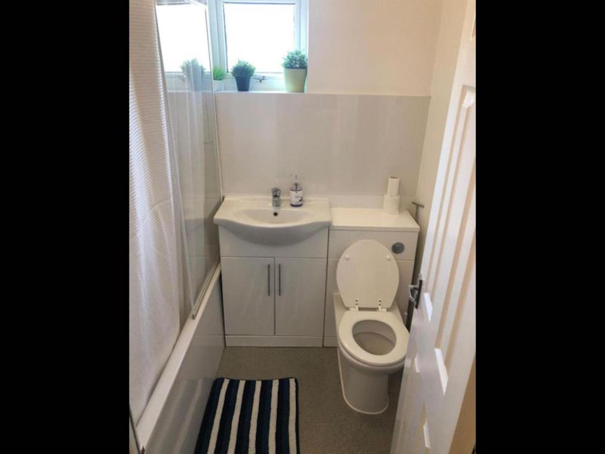 Apartment Small Modern Comfortable 2 Bedroom Cmyr Hayes (Greater London)