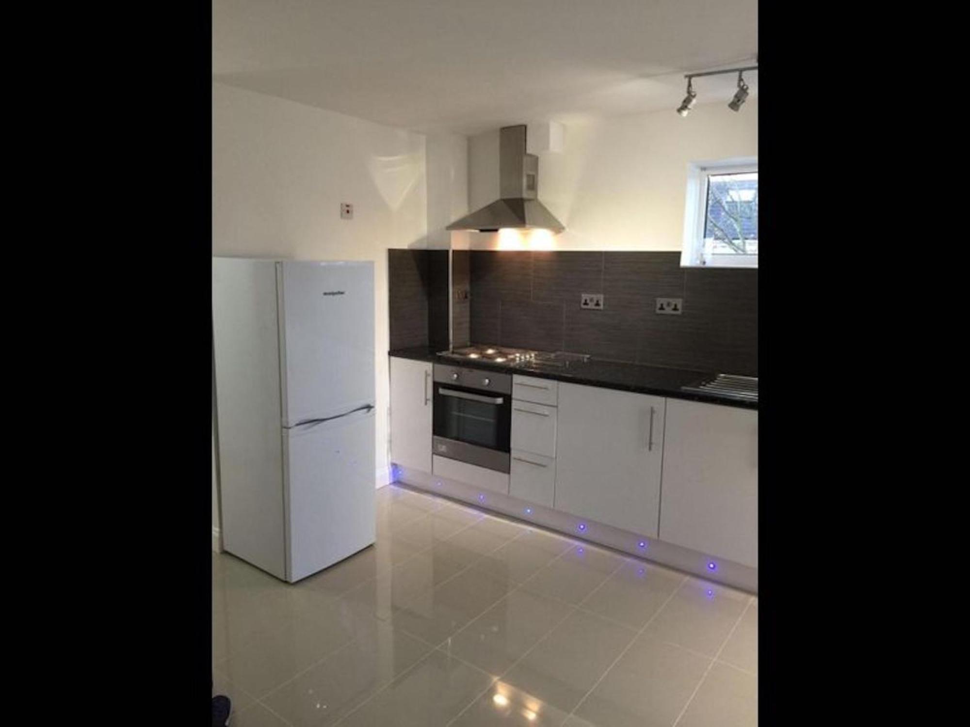Small Modern Comfortable 2 Bedroom Cmyr