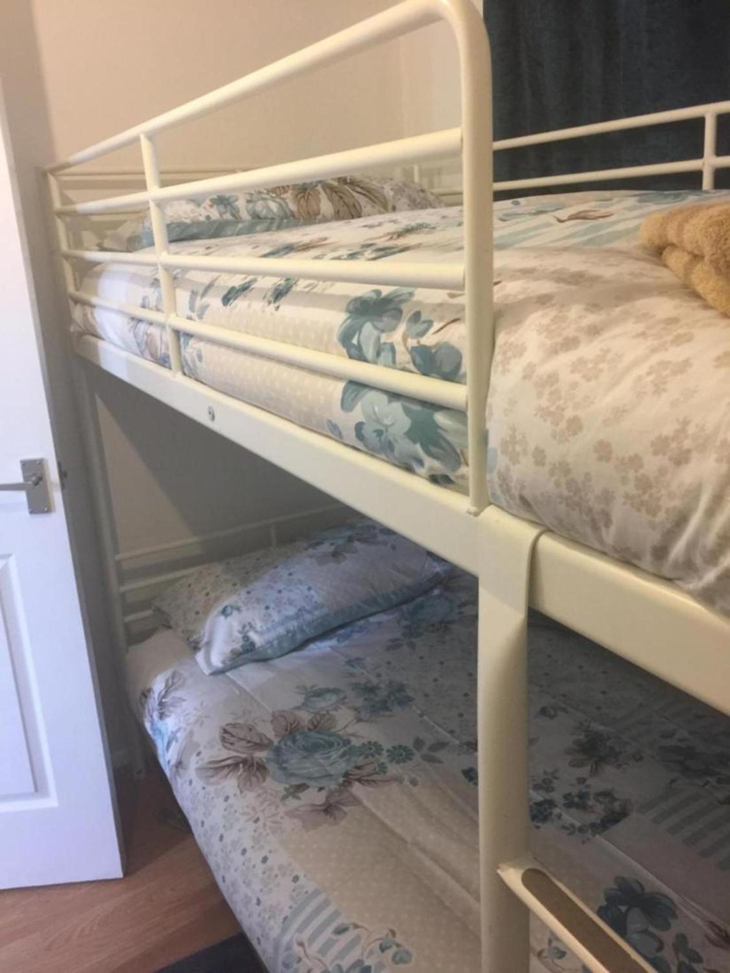 Apartment Small Modern Comfortable 2 Bedroom Cmyr