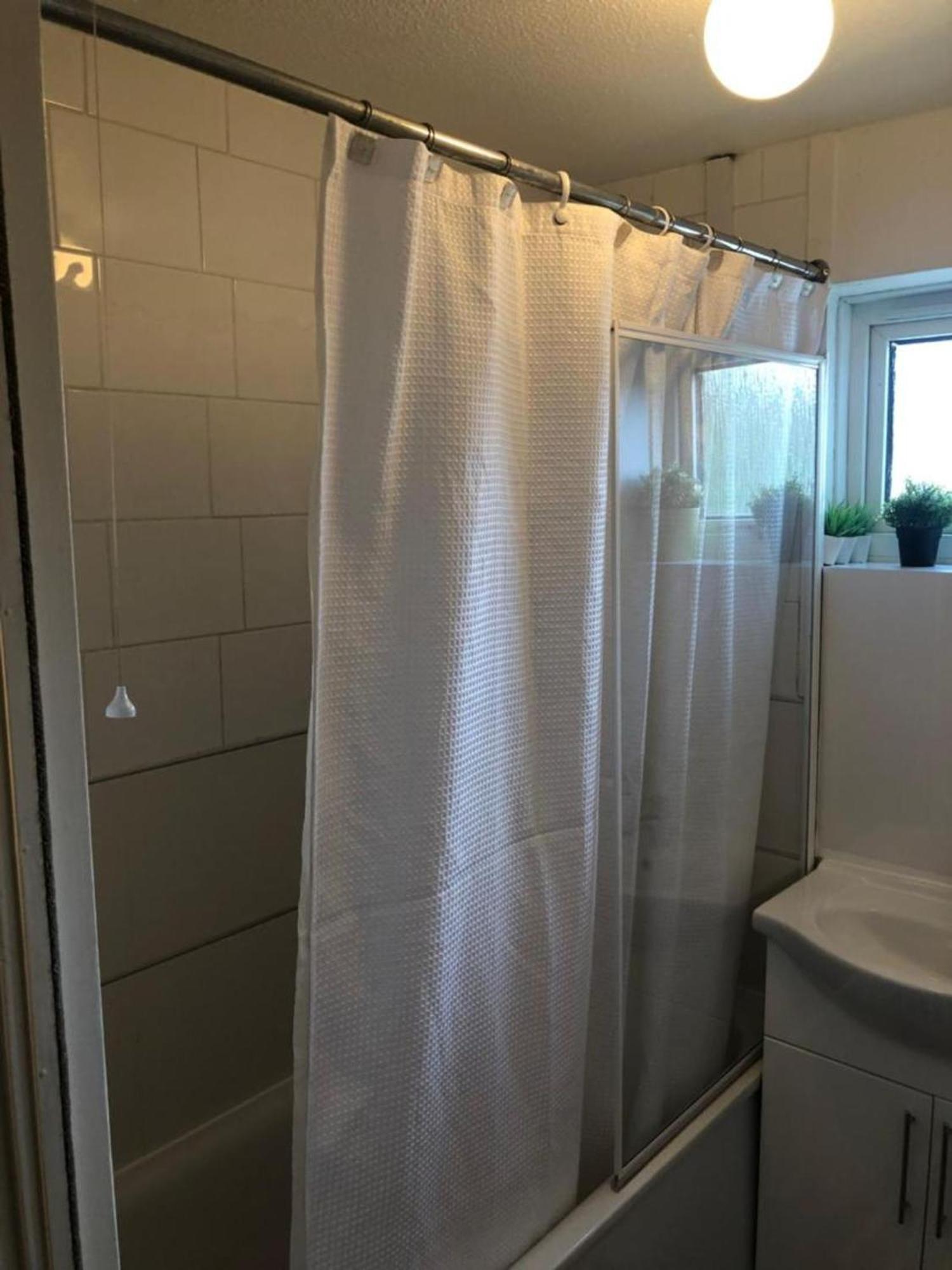 Small Modern Comfortable 2 Bedroom Cmyr *
