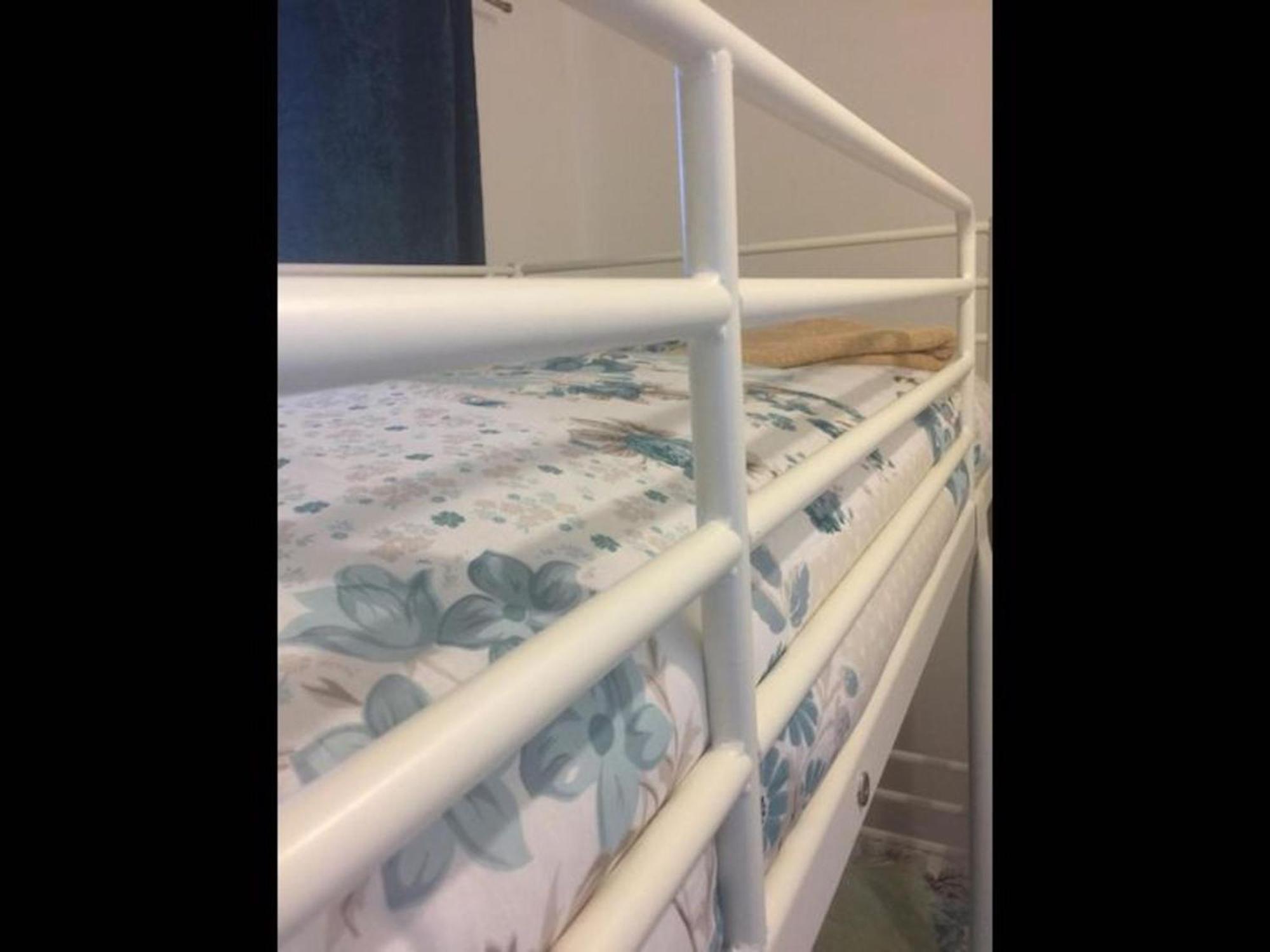 Small Modern Comfortable 2 Bedroom Cmyr Apartment *