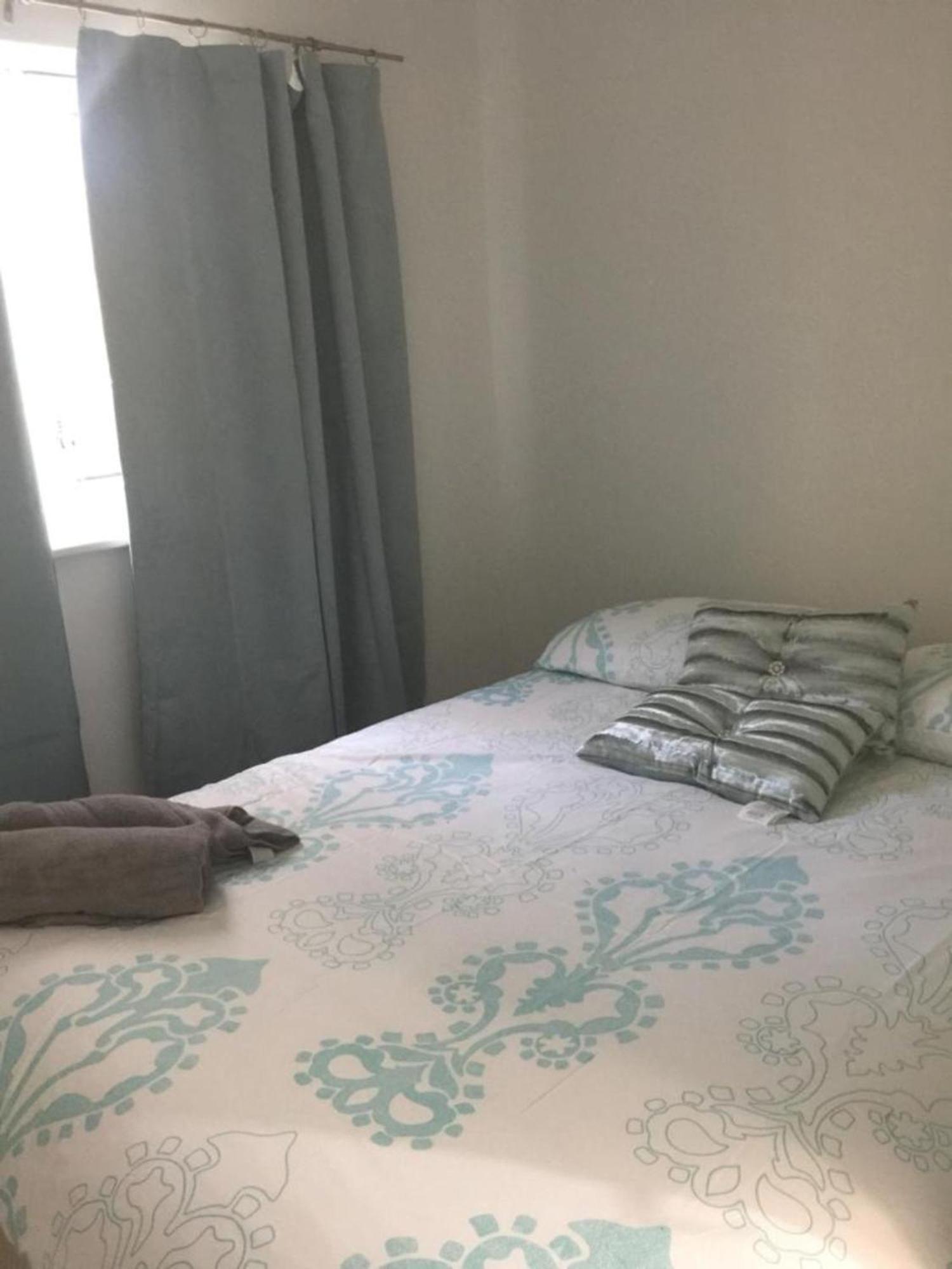 Apartment Small Modern Comfortable 2 Bedroom Cmyr *