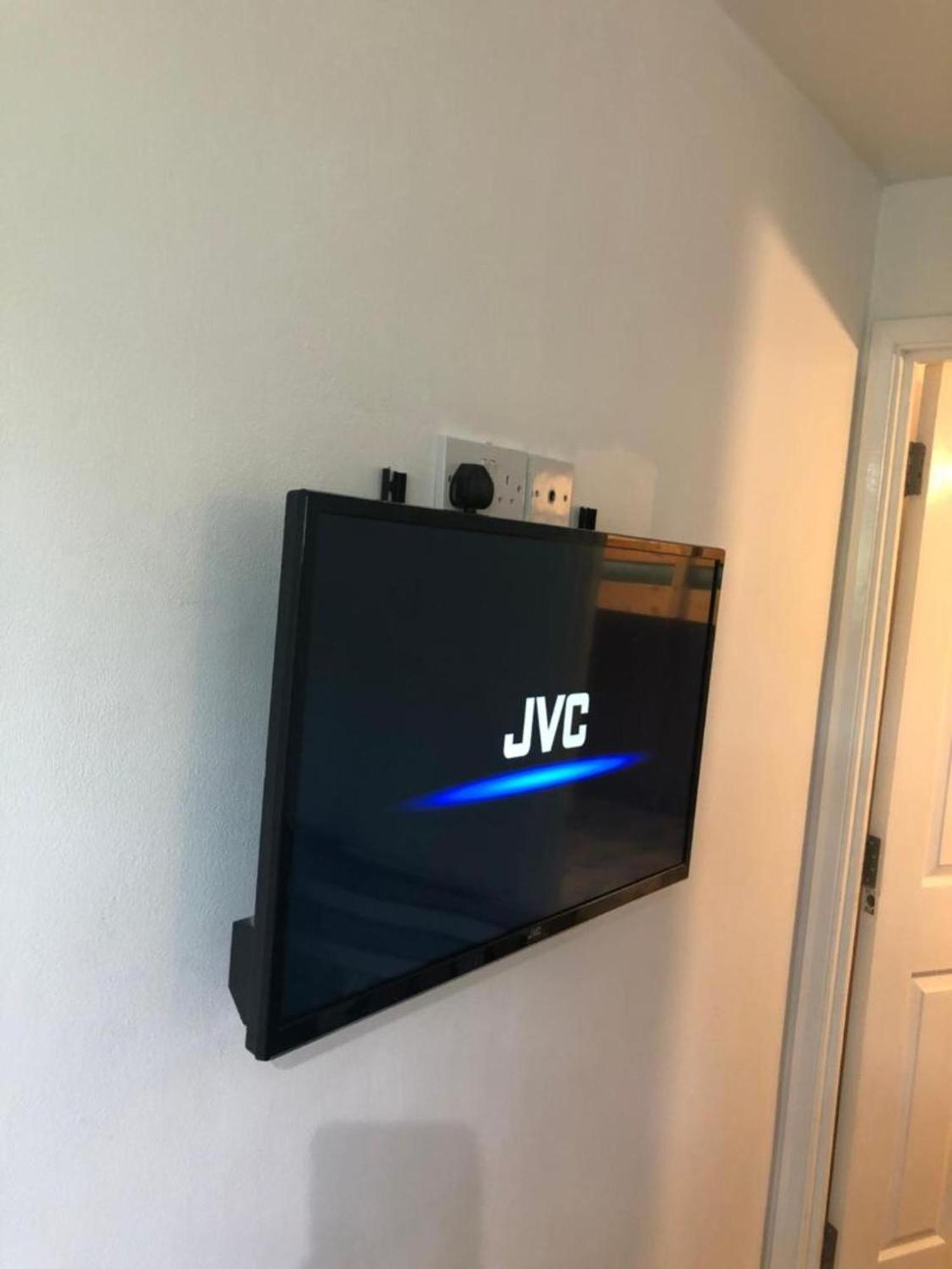 Small Modern Comfortable 2 Bedroom Cmyr Hayes (Greater London)