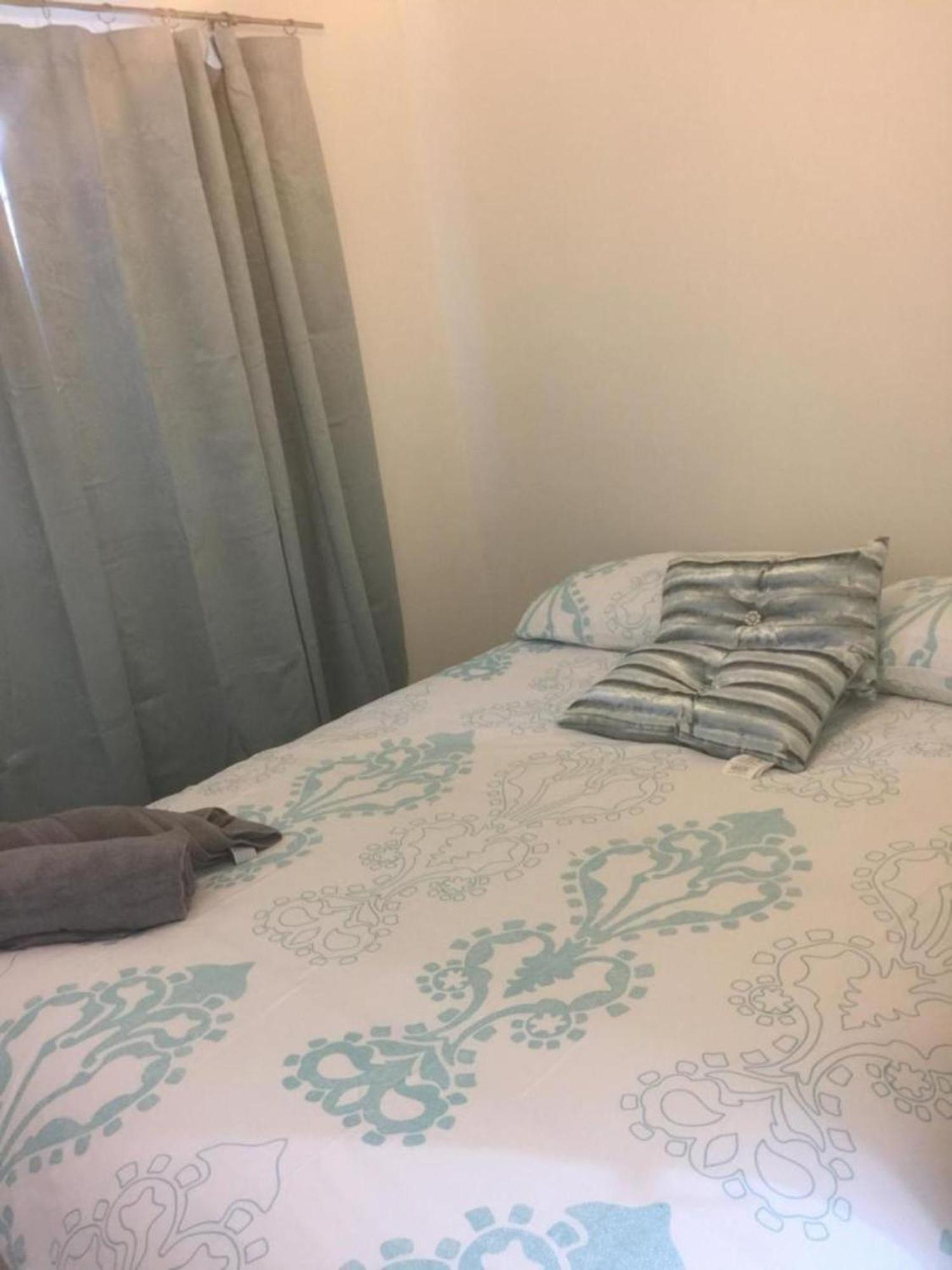 Apartment Small Modern Comfortable 2 Bedroom Cmyr *