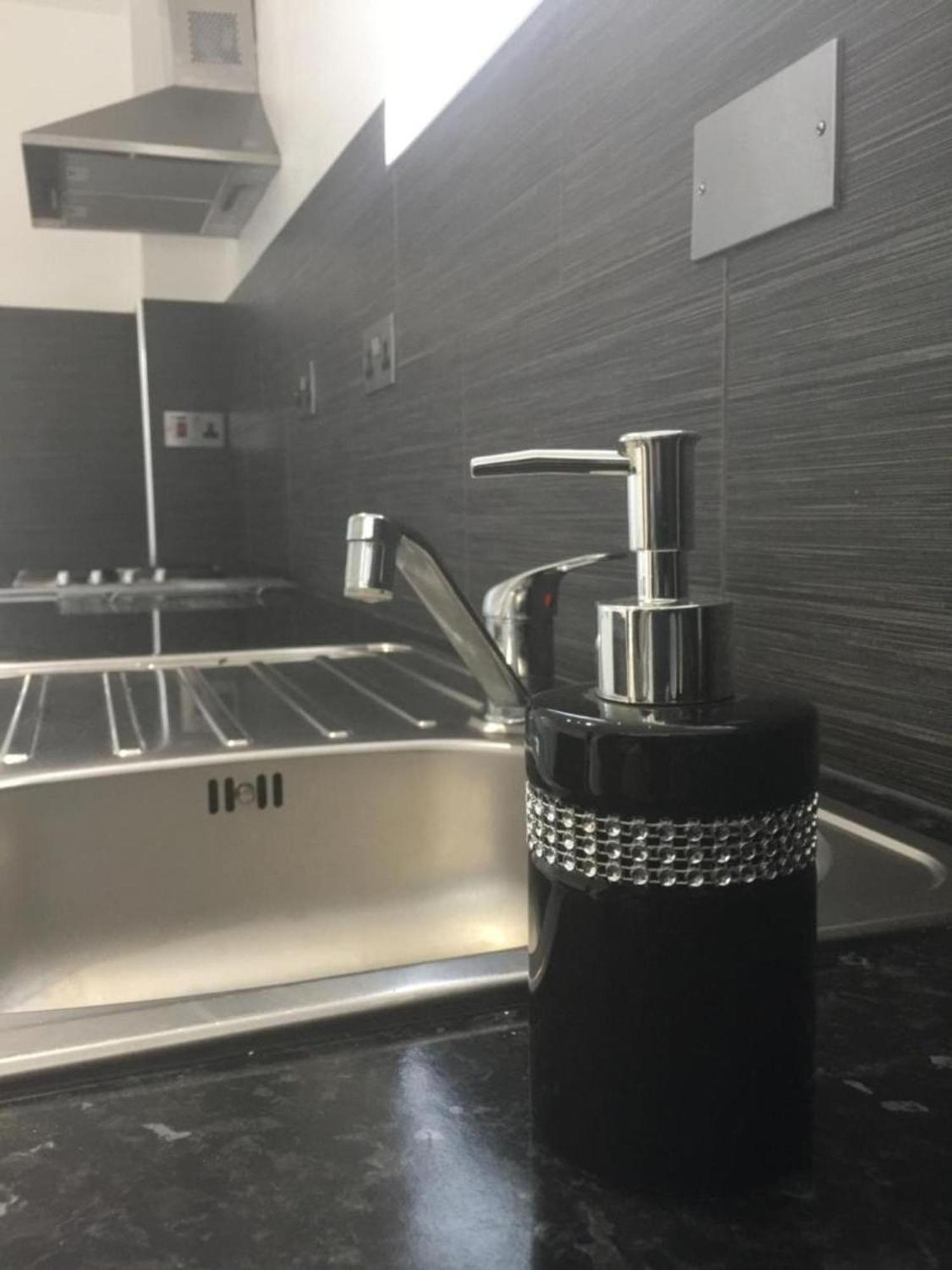 Apartment Small Modern Comfortable 2 Bedroom Cmyr Hayes (Greater London)