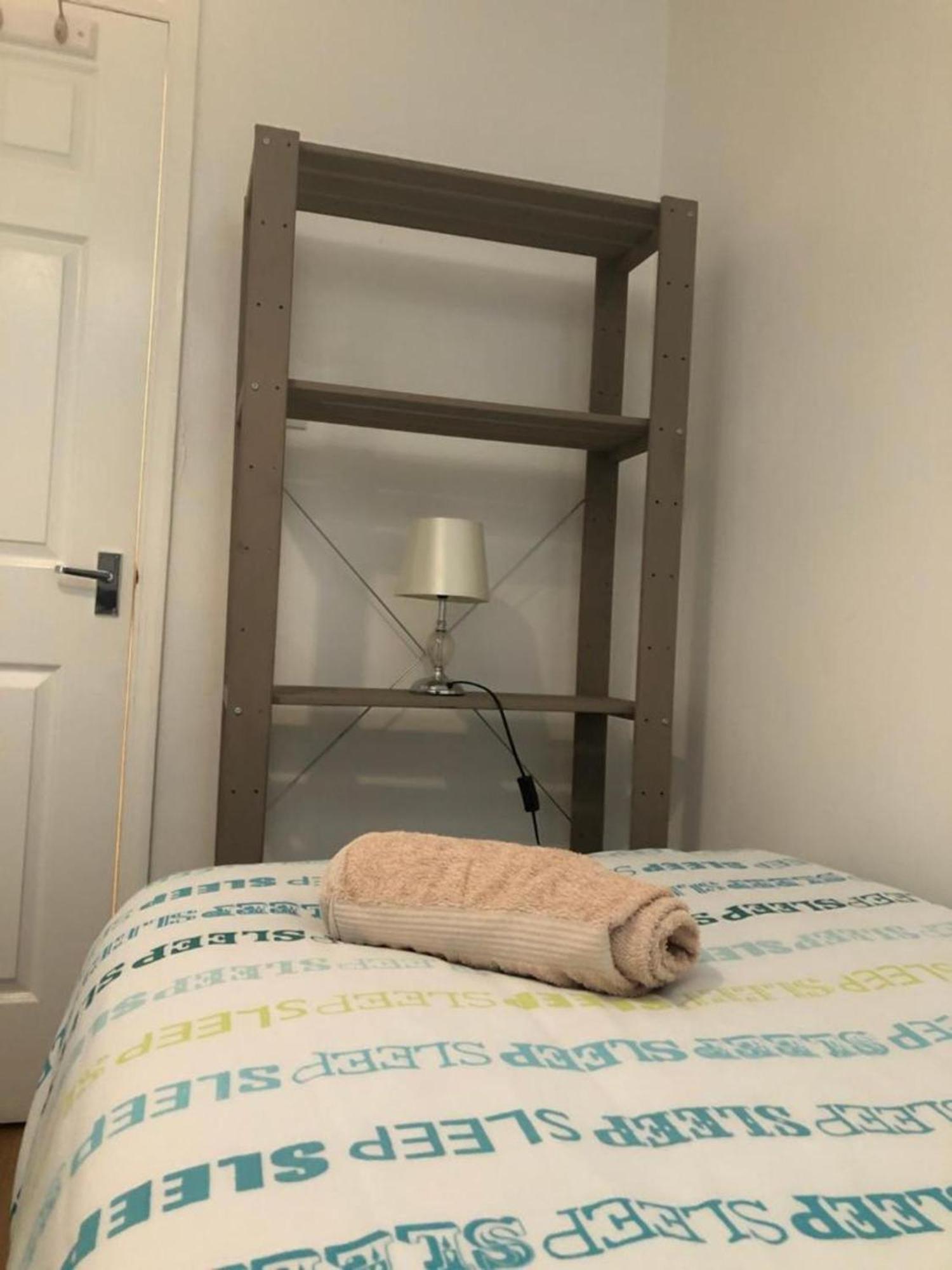 Small Modern Comfortable 2 Bedroom Cmyr *
