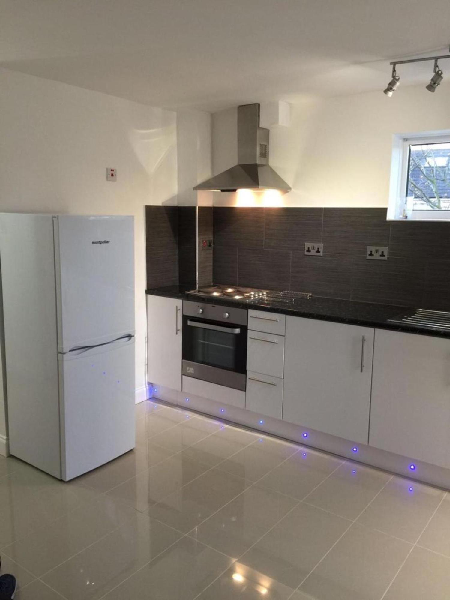 Small Modern Comfortable 2 Bedroom Cmyr Apartment