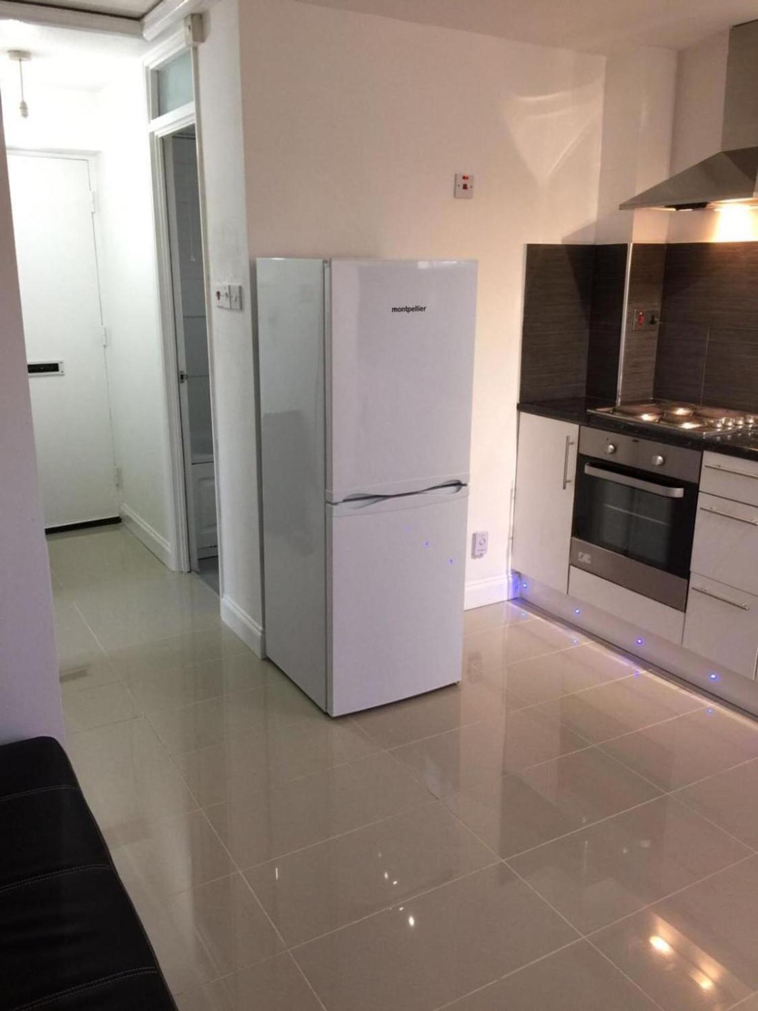 Apartment Small Modern Comfortable 2 Bedroom Cmyr