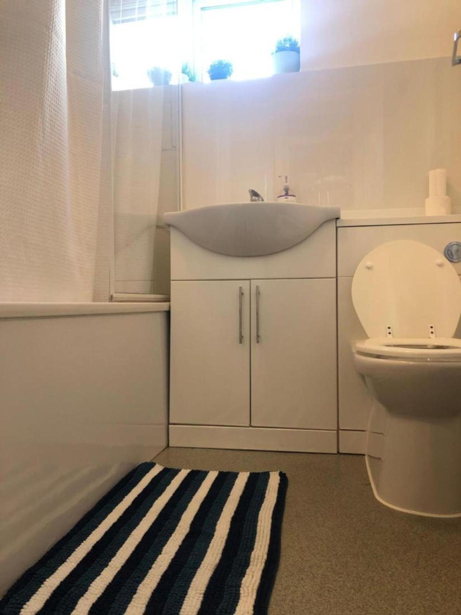 Apartment Small Modern Comfortable 2 Bedroom Cmyr Hayes (Greater London)