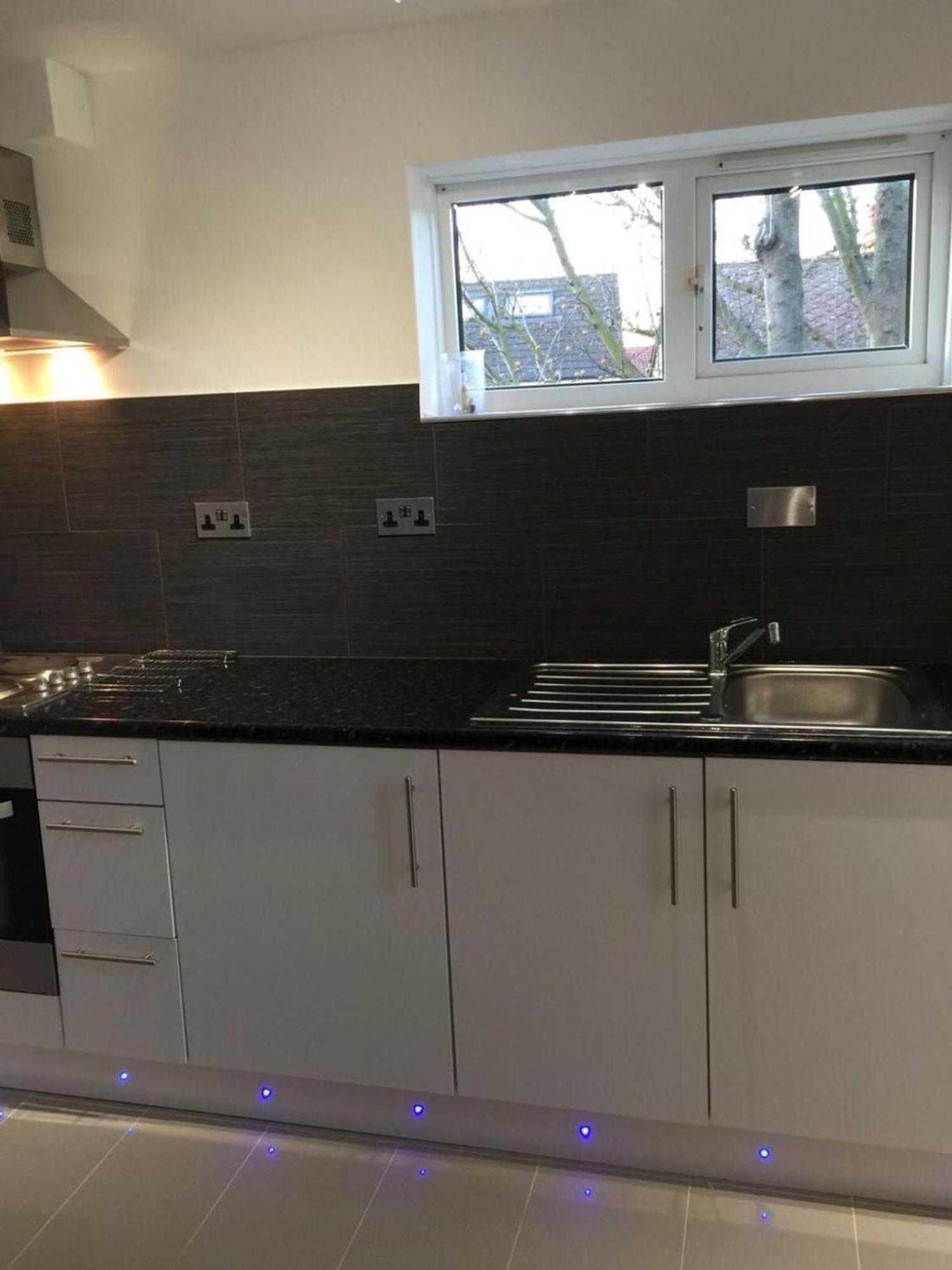 Small Modern Comfortable 2 Bedroom Cmyr Apartment *