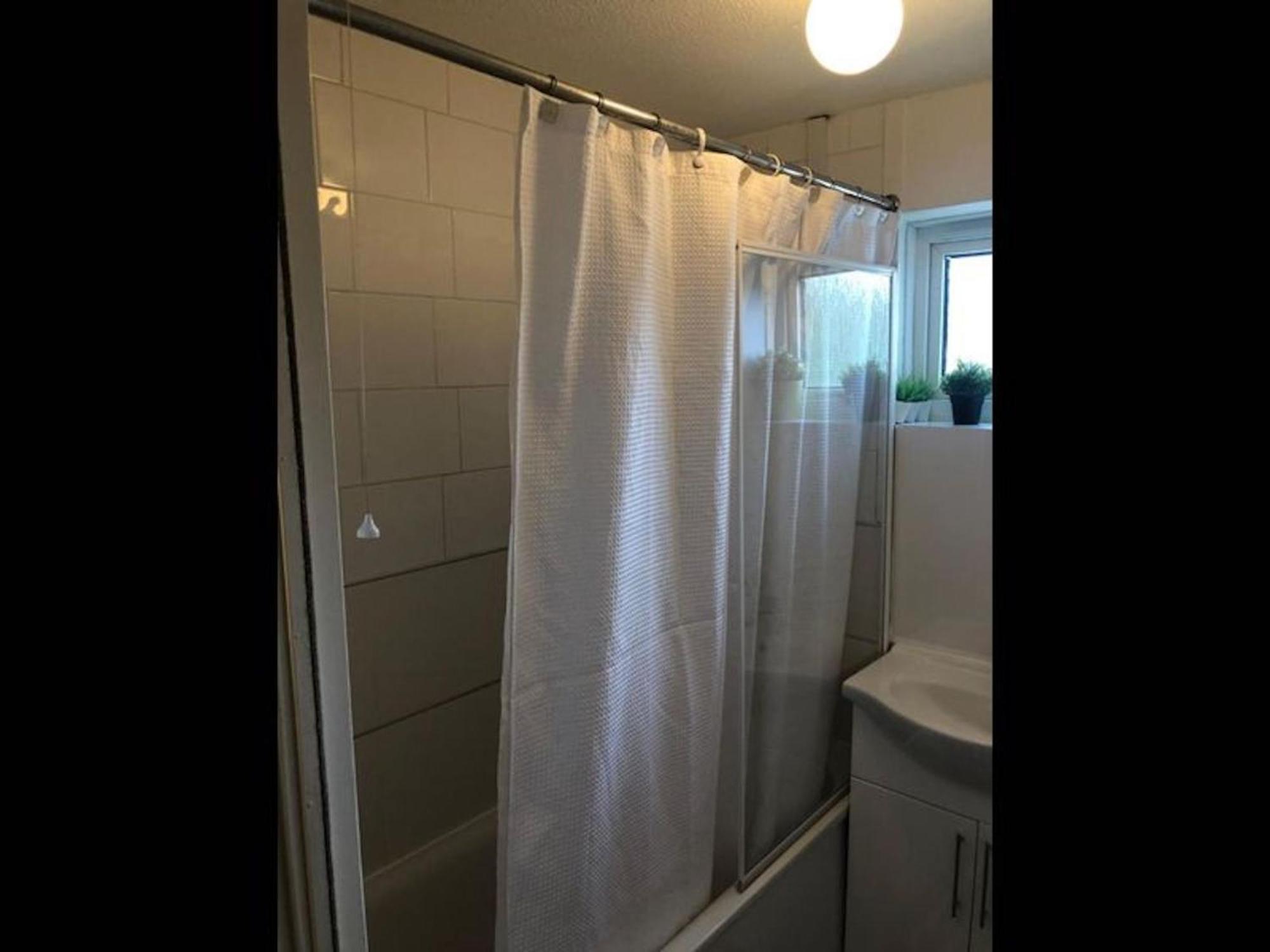 Small Modern Comfortable 2 Bedroom Cmyr
